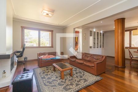 Casa à venda com 3 quartos, 220m² em Camaquã, Porto Alegre