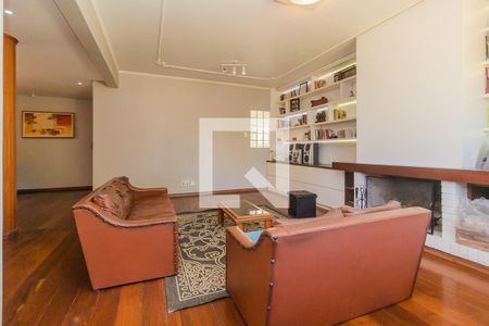 Casa à venda com 3 quartos, 220m² em Camaquã, Porto Alegre