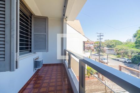Casa à venda com 3 quartos, 220m² em Camaquã, Porto Alegre