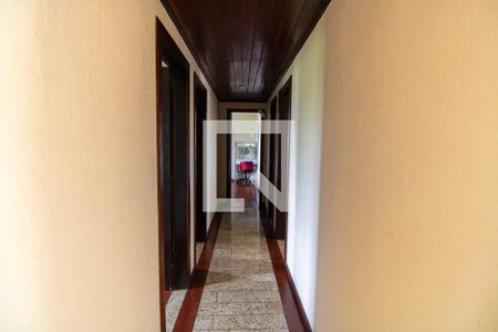 Corredor  de casa de condomínio à venda com 4 quartos, 170m² em Largo da Batalha, Niterói