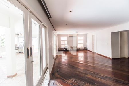 Sala  de casa de condomínio para alugar com 4 quartos, 400m² em Residencial Onze (alphaville), Santana de Parnaíba