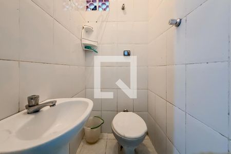 Banheiro de kitnet/studio para alugar com 1 quarto, 28m² em Liberdade, São Paulo