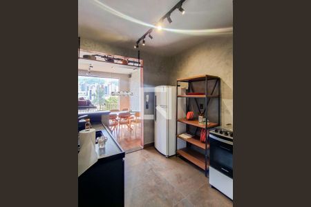 Cozinha e Área de Serviço de apartamento para alugar com 2 quartos, 115m² em Morro do Papagaio, Belo Horizonte