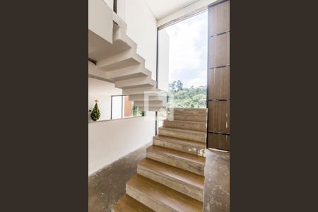 Escada de casa à venda com 3 quartos, 355m² em Centro Empresarial Tamboré, Santana de Parnaíba