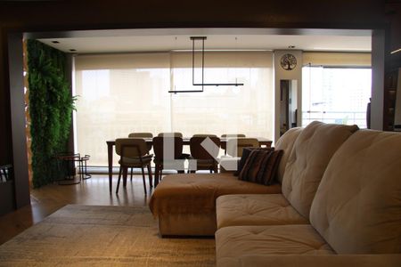 Sala com varanda gourmet integrada  de apartamento à venda com 4 quartos, 134m² em Vila Augusta, Guarulhos