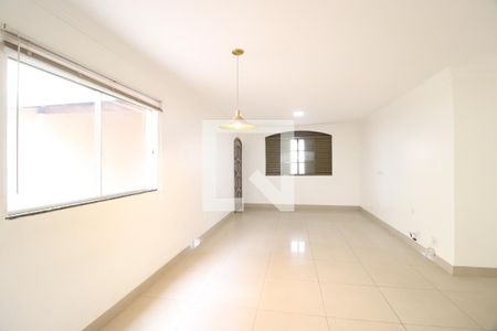 Sala de casa para alugar com 4 quartos, 170m² em Cidade Jardim, Uberlândia