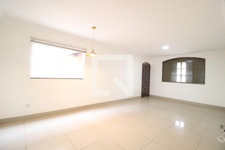 Sala de casa para alugar com 4 quartos, 170m² em Cidade Jardim, Uberlândia