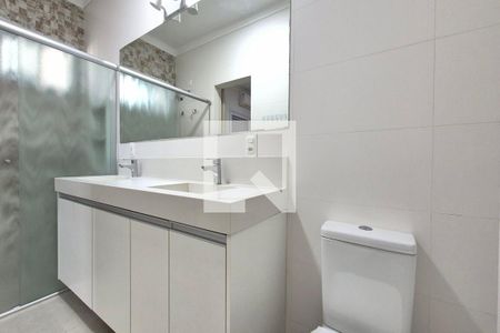 Banheiro da Suíte 1 de casa de condomínio à venda com 4 quartos, 216m² em Swiss Park, Campinas