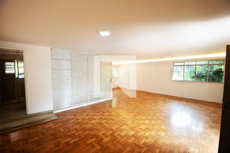 sala 2 piso superior de casa à venda com 3 quartos, 611m² em Alto de Pinheiros, São Paulo