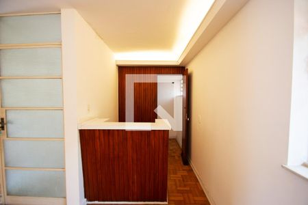 balcao bar com pia e deposito de casa à venda com 3 quartos, 611m² em Alto de Pinheiros, São Paulo