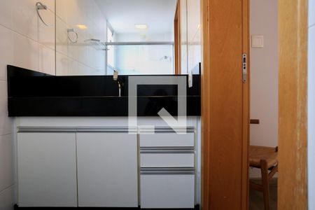 Banheiro da Suíte de apartamento para alugar com 1 quarto, 84m² em Lourdes, Belo Horizonte