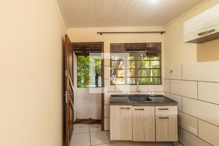 Cozinha de kitnet/studio para alugar com 1 quarto, 20m² em Novo Mundo, Curitiba