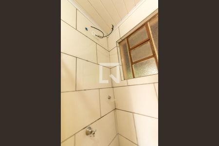 Banheiro Social de kitnet/studio para alugar com 1 quarto, 20m² em Novo Mundo, Curitiba