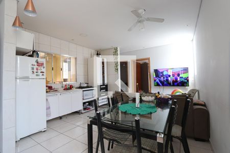 Sala e Cozinha de casa à venda com 4 quartos, 200m² em Parque Luis Mucciolo, São Paulo