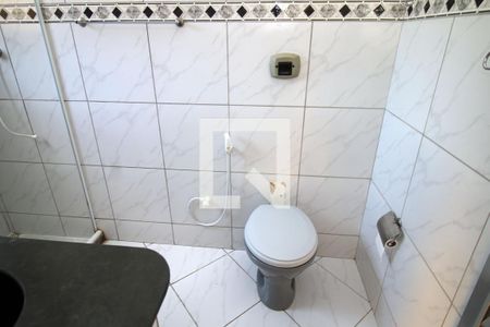 Banheiro de casa para alugar com 1 quarto, 55m² em Penha Circular, Rio de Janeiro