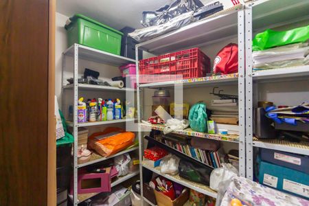 Despensa de casa à venda com 3 quartos, 187m² em Quitaúna, Osasco