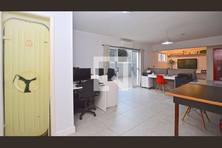 Casa à venda com 3 quartos, 260m² em Cidade São Francisco, São Paulo