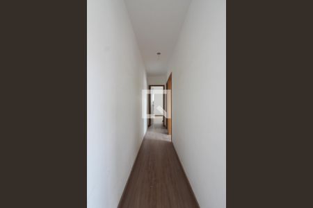 Corredor de apartamento à venda com 2 quartos, 50m² em Serrano, Belo Horizonte