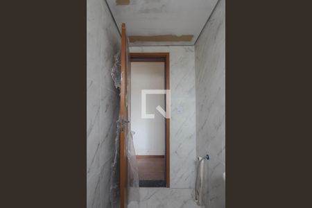 Banheiro Social de apartamento à venda com 2 quartos, 50m² em Serrano, Belo Horizonte