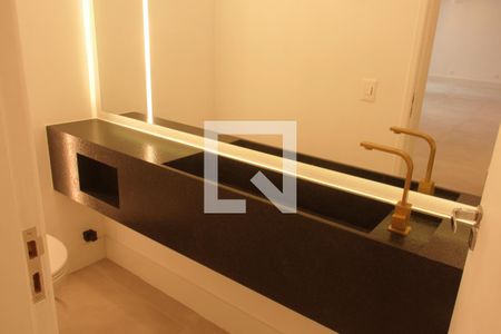 Banheiro da Suíte 1 de apartamento para alugar com 3 quartos, 200m² em Boqueirão, Santos