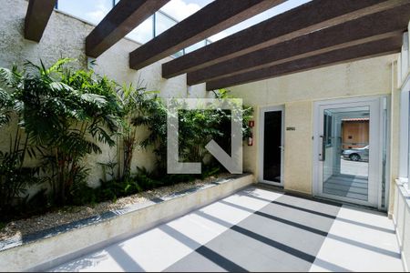 Entrada social  de apartamento à venda com 2 quartos, 55m² em Vila Galvão, Guarulhos