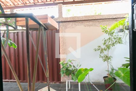 Casa à venda com 4 quartos, 285m² em Floramar, Belo Horizonte