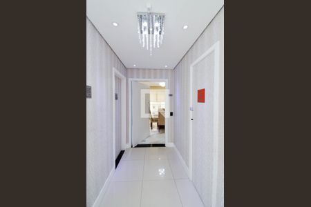 Hall de entrada de apartamento à venda com 2 quartos, 82m² em Vila Santo Antonio, Guarulhos