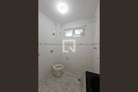 Banheiro Social de kitnet/studio para alugar com 1 quarto, 29m² em Boqueirão, Praia Grande