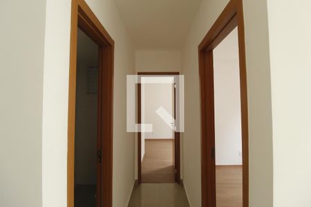 Corredor de apartamento à venda com 2 quartos, 44m² em Costa E Silva, Porto Alegre