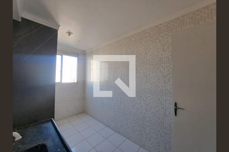 Cozinha de apartamento para alugar com 2 quartos, 60m² em Jardim Roberto, Osasco