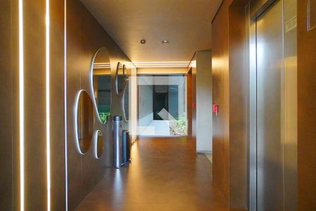 Hall de entrada de apartamento à venda com 2 quartos, 65m² em Auxiliadora, Porto Alegre