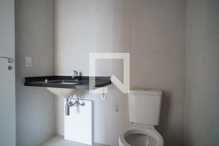 Banheiro suíte  de apartamento à venda com 2 quartos, 65m² em Auxiliadora, Porto Alegre