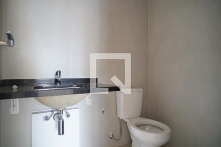 Banheiro suíte  de apartamento à venda com 2 quartos, 65m² em Auxiliadora, Porto Alegre