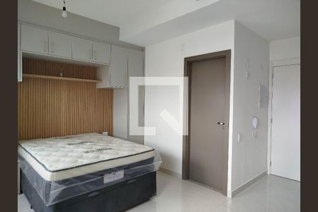 Studio - cozinha e quartoStudio - quarto com cama box e armários de kitnet/studio para alugar com 1 quarto, 27m² em Vila Aricanduva, São Paulo