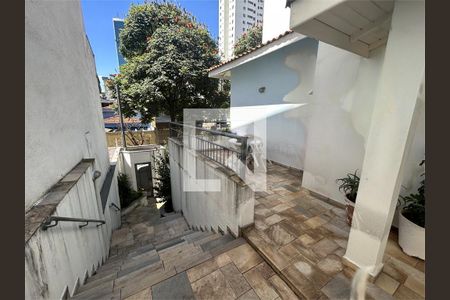 Casa à venda com 4 quartos, 303m² em Cidade Mãe do Céu, São Paulo