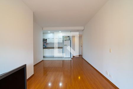 Sala de apartamento para alugar com 2 quartos, 77m² em Cerqueira César, São Paulo