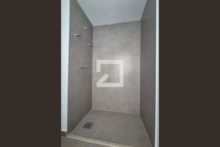 Banheiro de apartamento à venda com 1 quarto, 34m² em Parque Industrial, Campinas