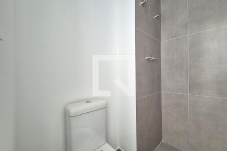 Banheiro de apartamento à venda com 1 quarto, 34m² em Parque Industrial, Campinas