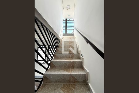 Escada de apartamento para alugar com 1 quarto, 35m² em Vila Sao Judas Tadeu, Guarulhos