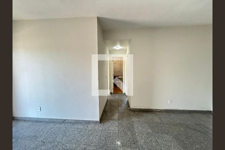 Corredor de apartamento para alugar com 2 quartos, 85m² em Vila Valqueire, Rio de Janeiro