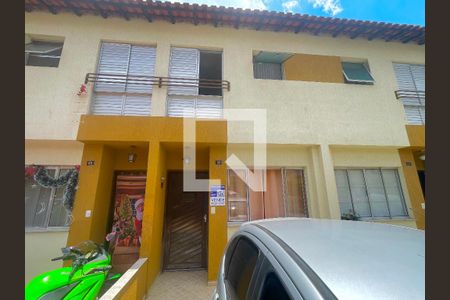 Placa instalada na fachada do imóvel de casa à venda com 2 quartos, 70m² em Jardim Flor do Campo, Guarulhos