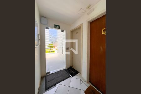 Hall de entrada de apartamento para alugar com 2 quartos, 55m² em Sertão do Maruim, São José