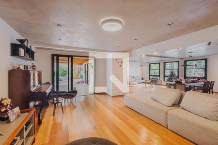 Casa à venda com 3 quartos, 400m² em Boaçava, São Paulo