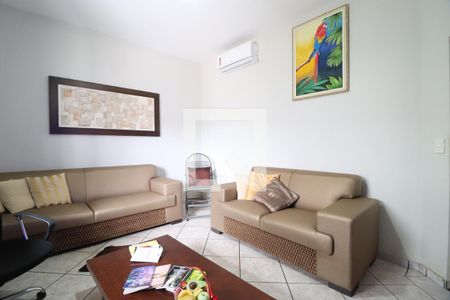 Sala de casa para alugar com 6 quartos, 360m² em Custódio Pereira, Uberlândia