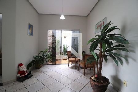 Sala de casa para alugar com 6 quartos, 360m² em Custódio Pereira, Uberlândia