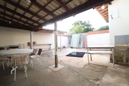 Varanda - Quintal de casa para alugar com 3 quartos, 150m² em Carajás, Uberlândia