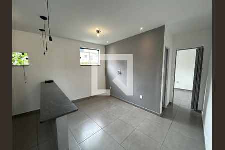 Sala/Cozinha de casa para alugar com 1 quarto, 42m² em Bento Ribeiro, Rio de Janeiro