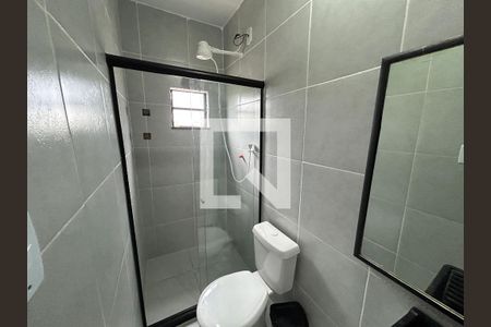 Banheiro de casa para alugar com 1 quarto, 24m² em Bento Ribeiro, Rio de Janeiro