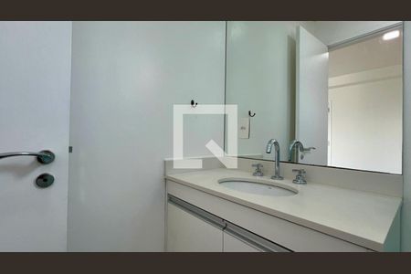 Banheiro de kitnet/studio para alugar com 1 quarto, 33m² em Pinheiros, São Paulo