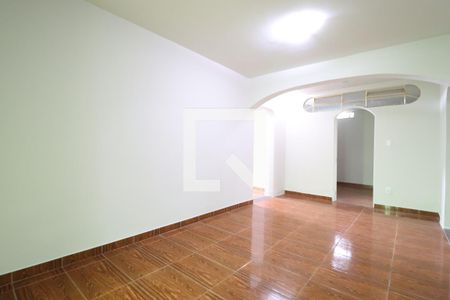 Casa para alugar com 8 quartos, 250m² em Saraiva, Uberlândia